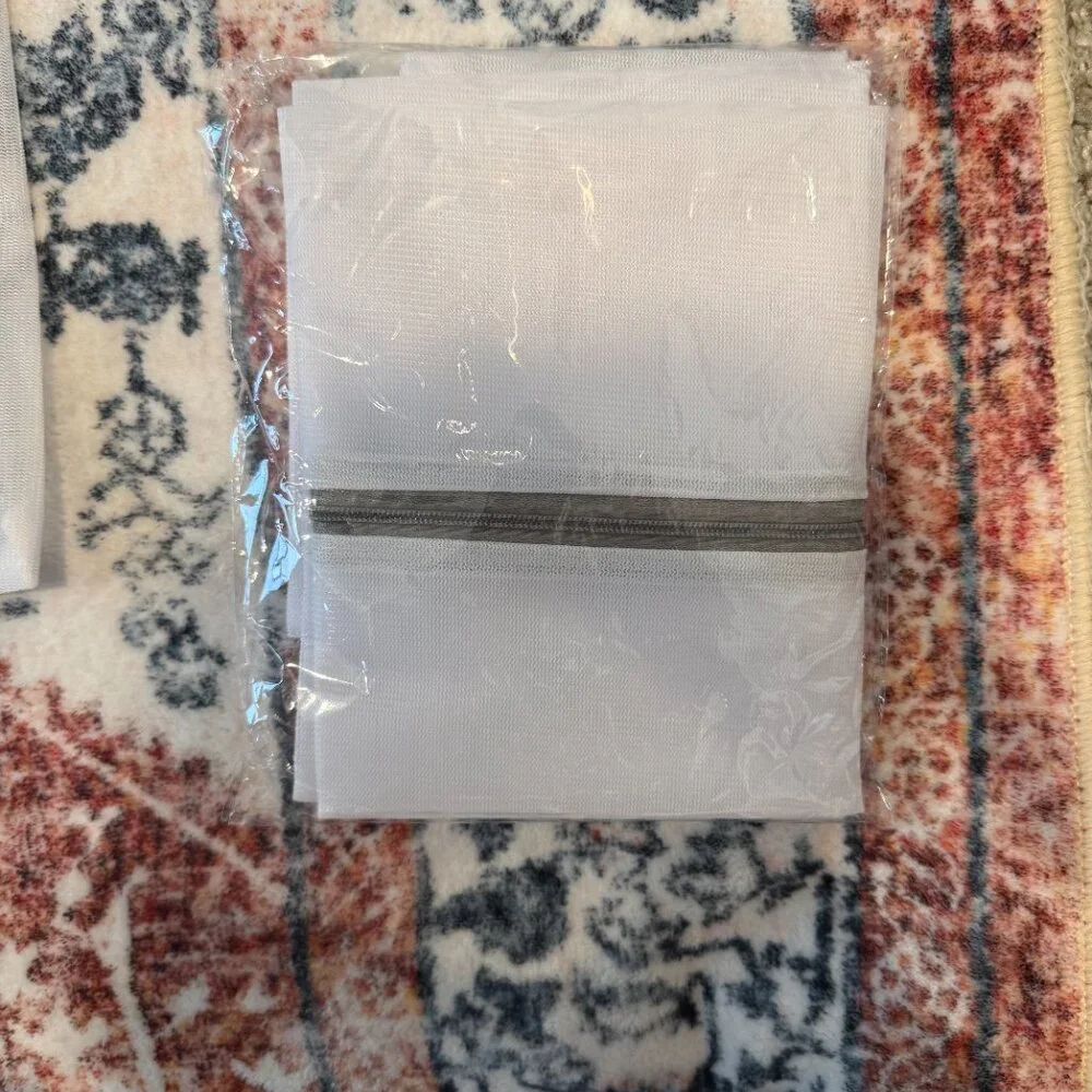 Small to Medium Mesh Garmet Bag